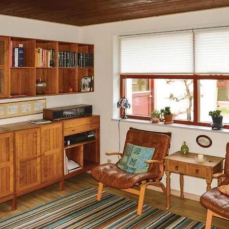 Two-bedroom Holiday In בית נופש