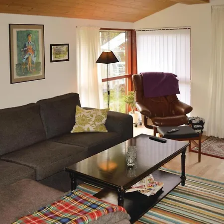 Two-bedroom Holiday In בית נופש
